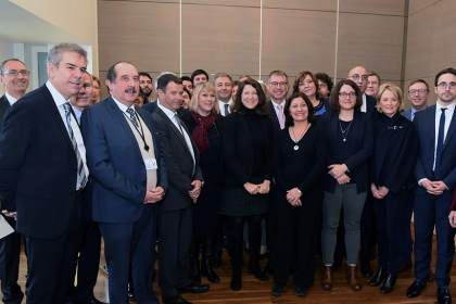 Les signataires rassemblés au Ministère de la santé- en bas à droite, le Dr Hélène Colombani, Présidente de la FNCS