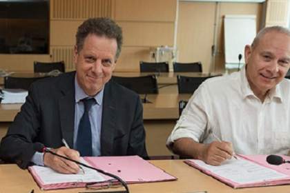 le 8 juillet 2015, Nicolas REVEL, Directeur général UNCAM et le Dr Richard LOPEZ, Président FNCS au cours de la séance de signature